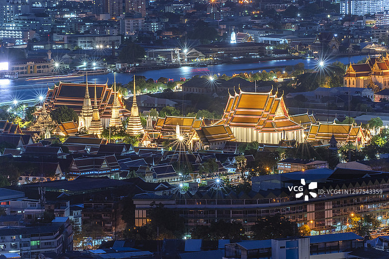 泰国曼谷的皇家寺庙：卧佛寺图片素材