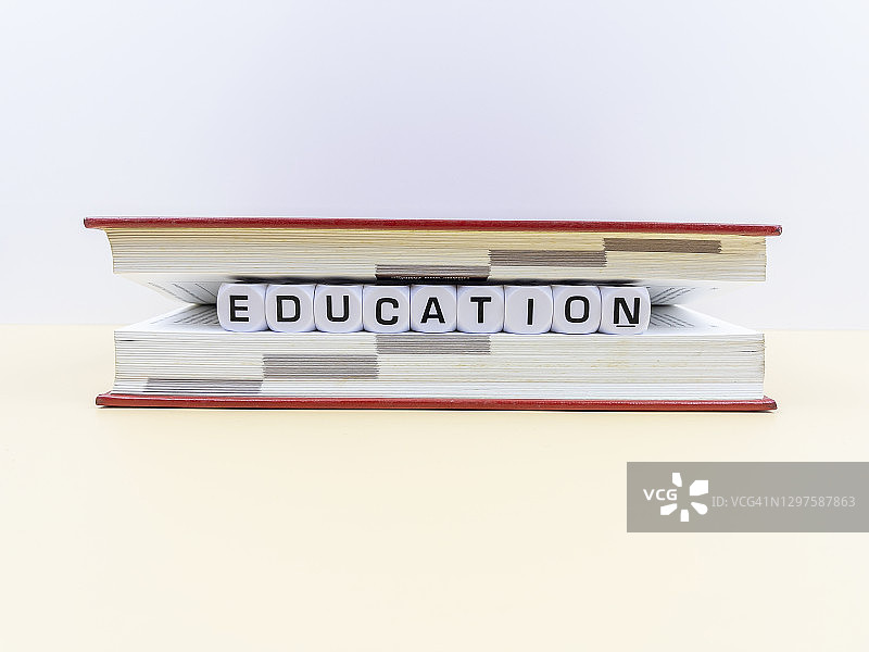 书本方块字教育理念图片素材