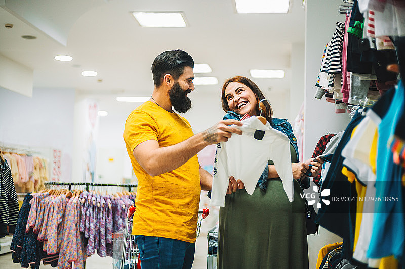 孕妇购物图片素材