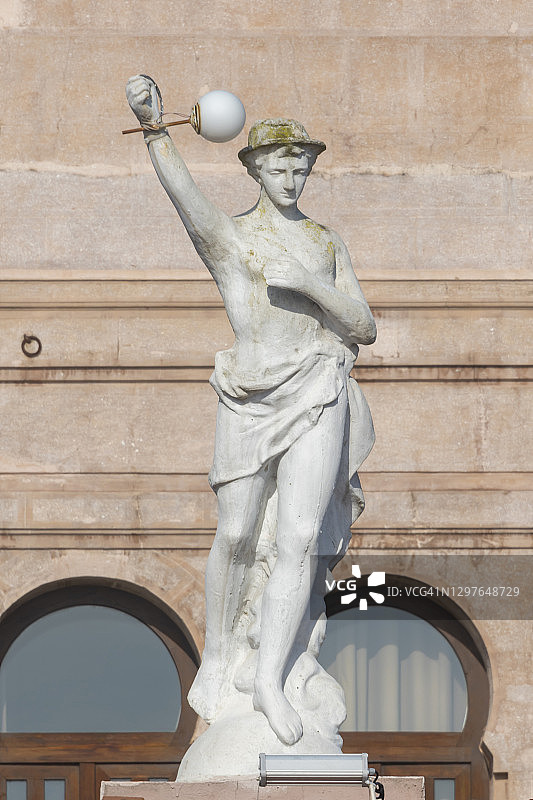 伊斯坦布尔博斯普鲁斯海峡的布于克德雷图片素材