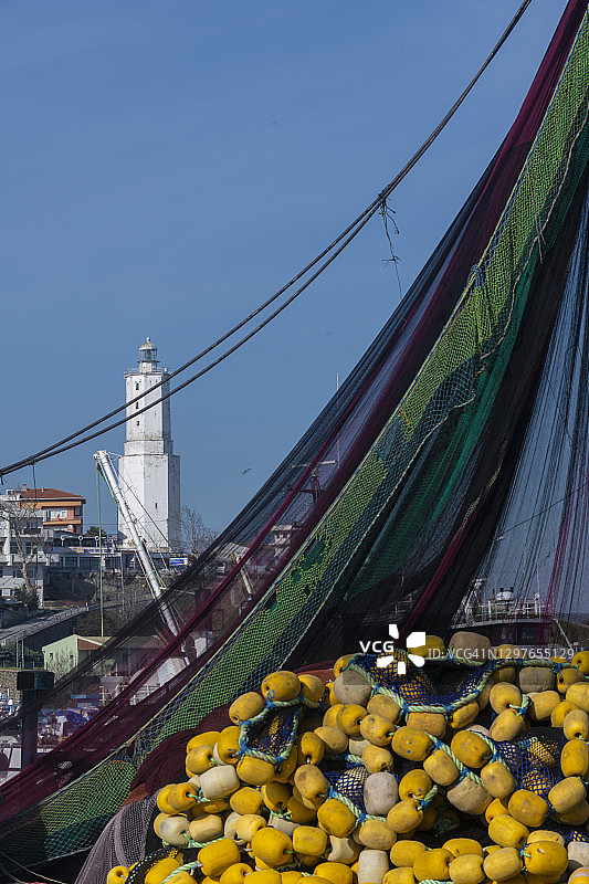 伊斯坦布尔萨里耶尔的鲁梅利费内尔渔村渔民图片素材