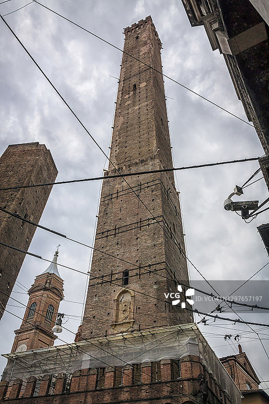 从下往上看博洛尼亚的阿西内利塔图片素材