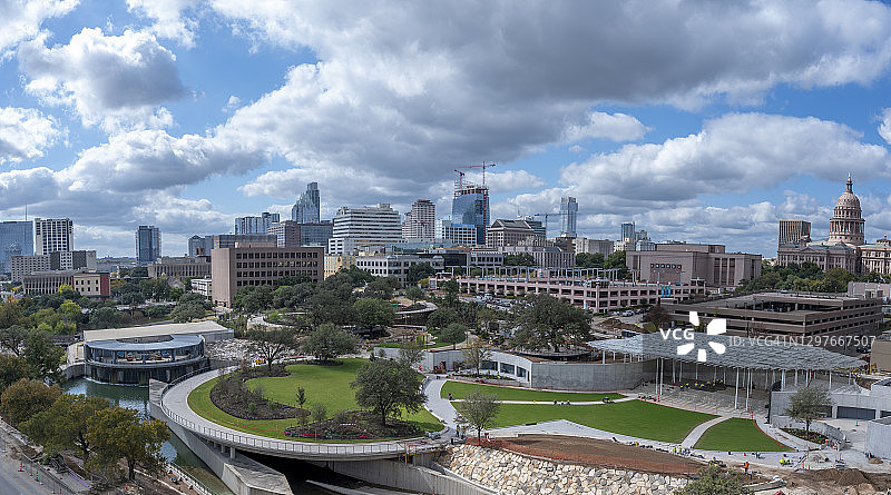 奥斯汀滑铁卢公园和国会大厦天际线图片素材