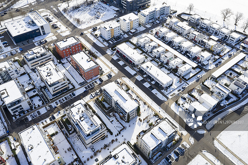 雪中的住宅楼鸟瞰图图片素材