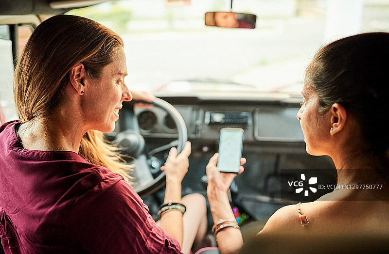公路旅行期间规划路线图片素材
