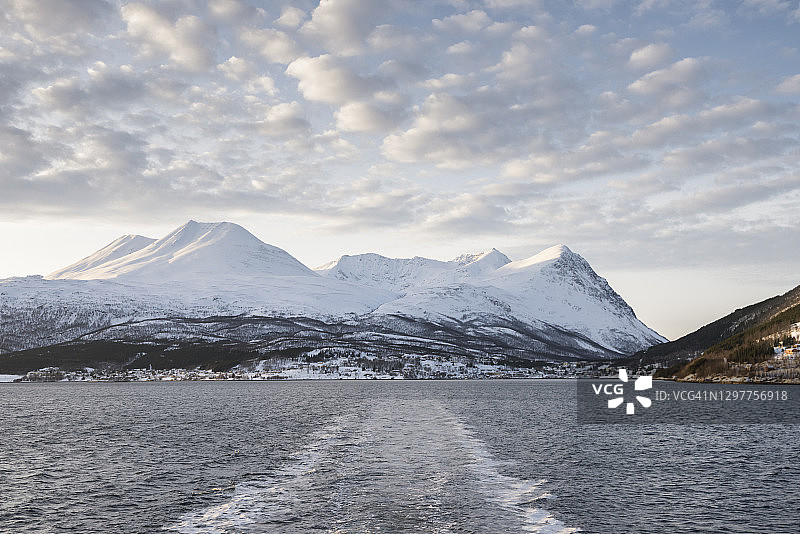 挪威吕恩阿尔卑斯山全景图片素材