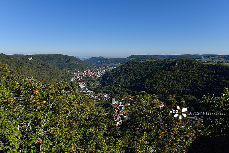 德国施瓦本阿尔布 Lichtenstein 城堡的蓝天景观图片素材