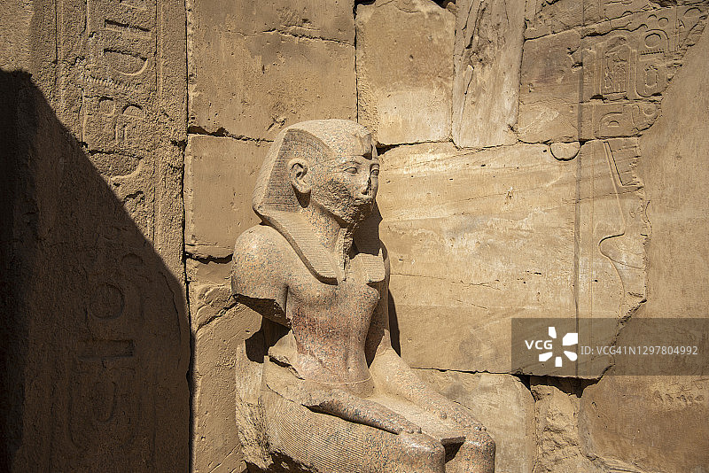 阿蒙霍特普二世坐像，卡纳克神庙，卢克索，埃及图片素材