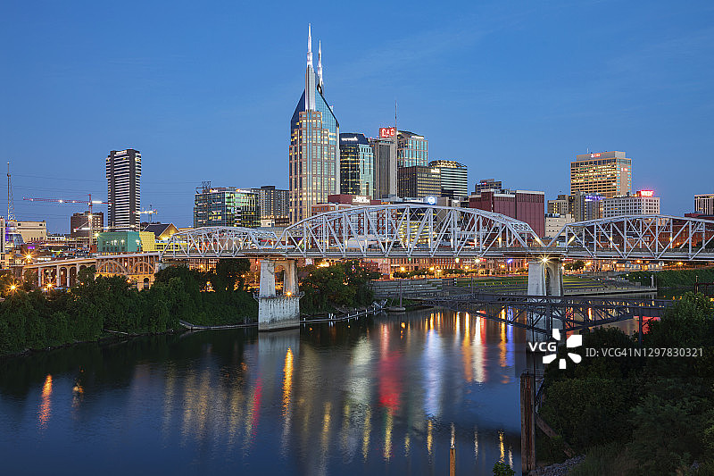 黎明时分纳什维尔天际线的鸟瞰图图片素材