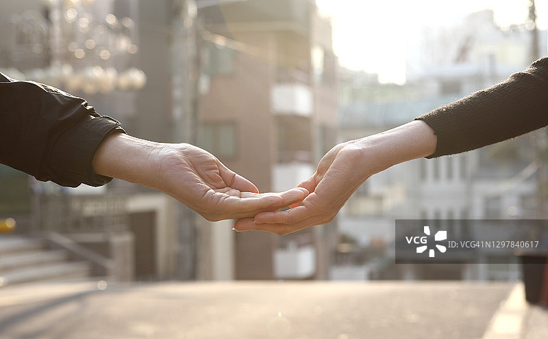 两只折叠的手图片素材