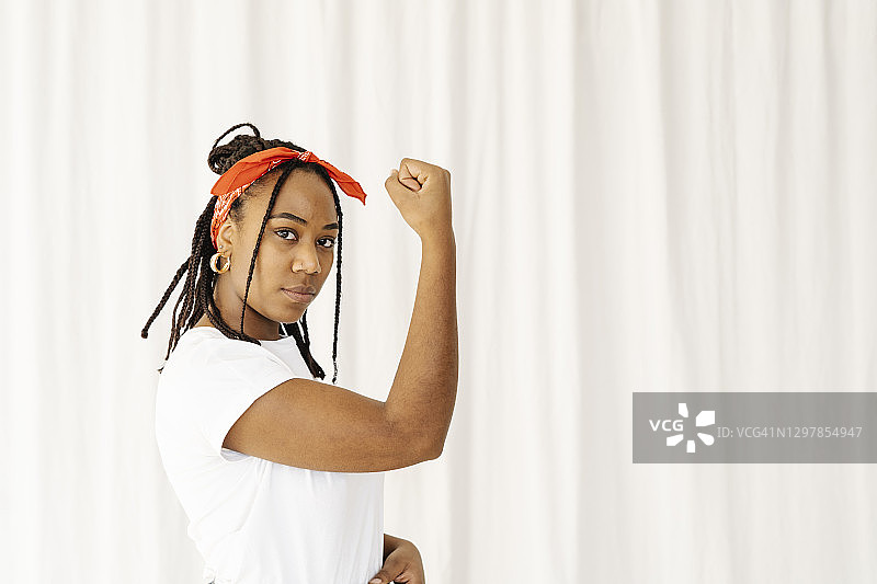 展示力量的女人图片素材