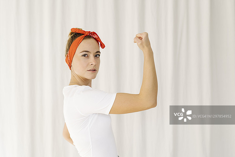 展示力量的女人图片素材