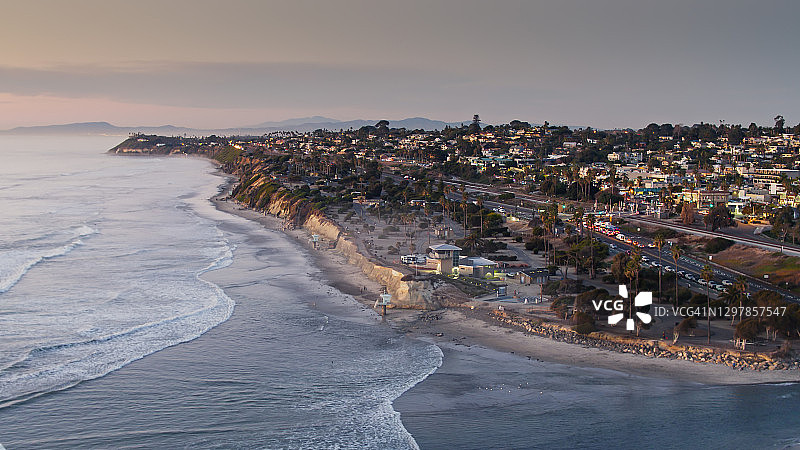 滨海卡迪夫海滩黄昏航拍图片素材