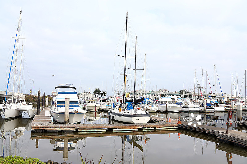 莫斯兰丁港口的船只图片素材