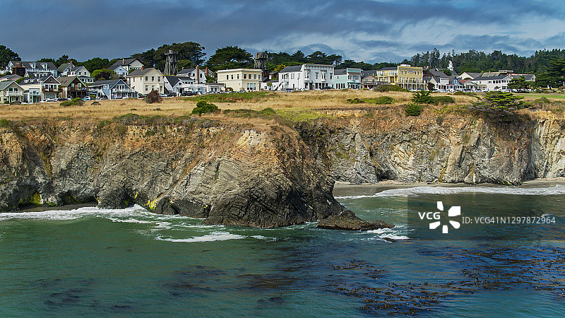 从海洋上方拍摄的门多西诺航拍图片素材
