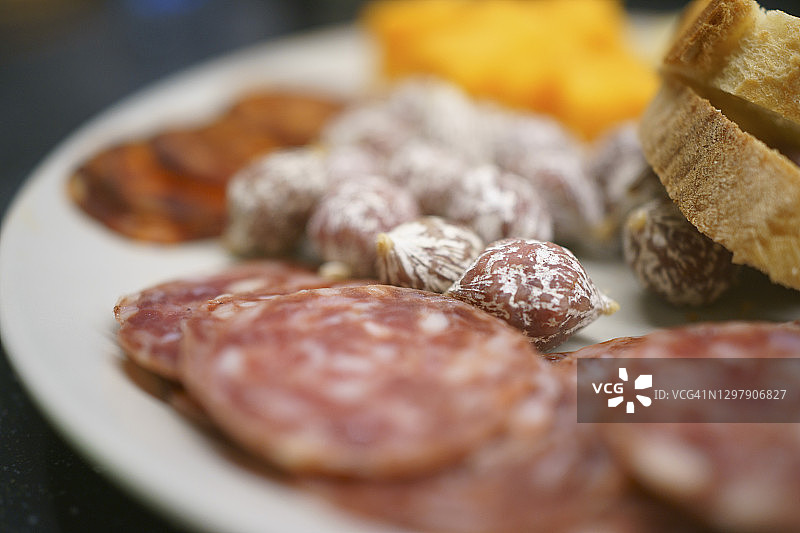 萨拉米香肠奶酪拼盘图片素材