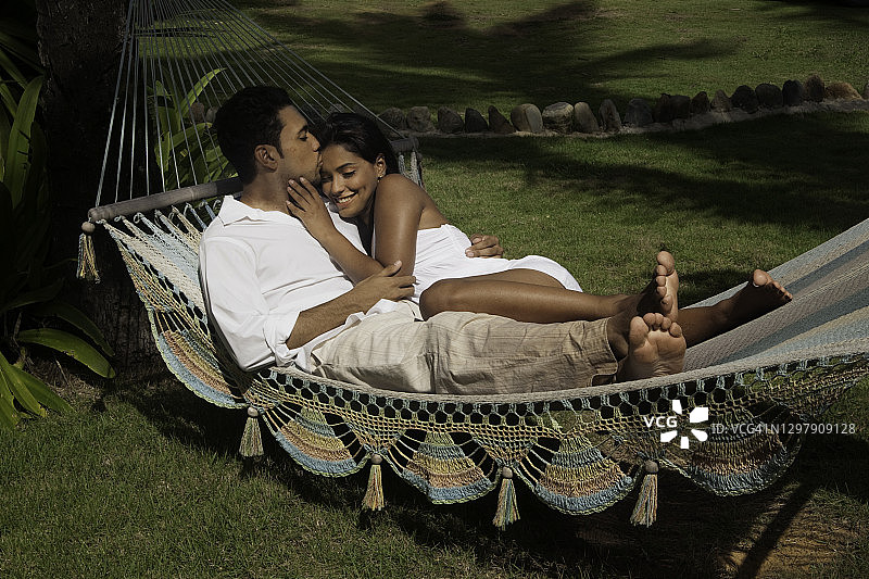 一起在吊床上摇曳图片素材