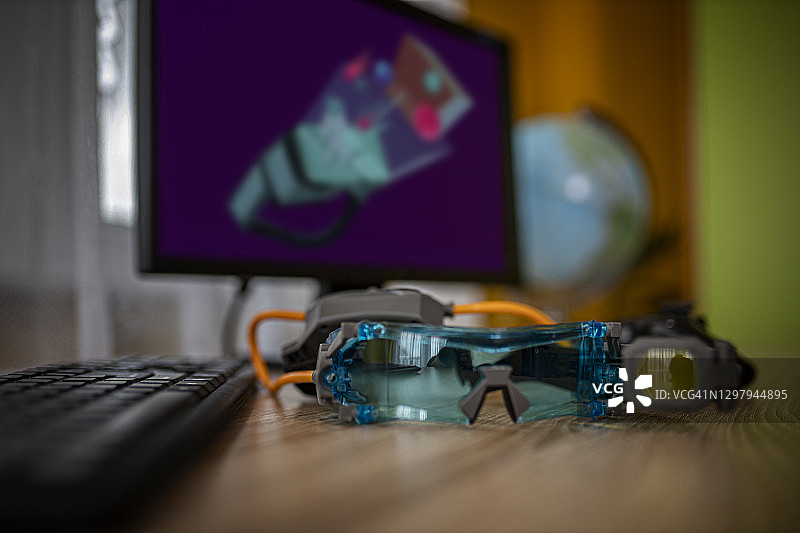 桌子上的3D眼镜特写图片素材