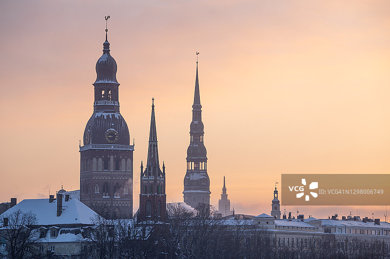 里加的教堂塔楼景色图片素材