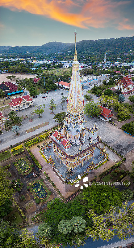 查龙寺（Wat Chalong）或普吉岛地标查龙寺的全景航拍图图片素材