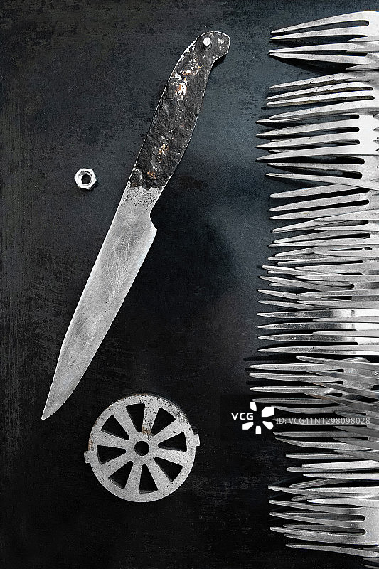 创意厨房工具组合：金融利益、欺诈、信贷促销图片素材