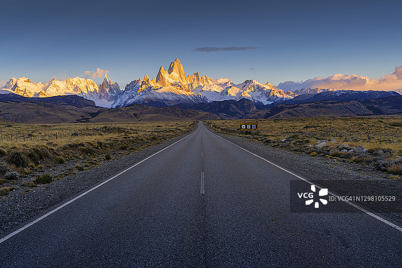 秋季阿根廷菲茨罗伊峰图片素材