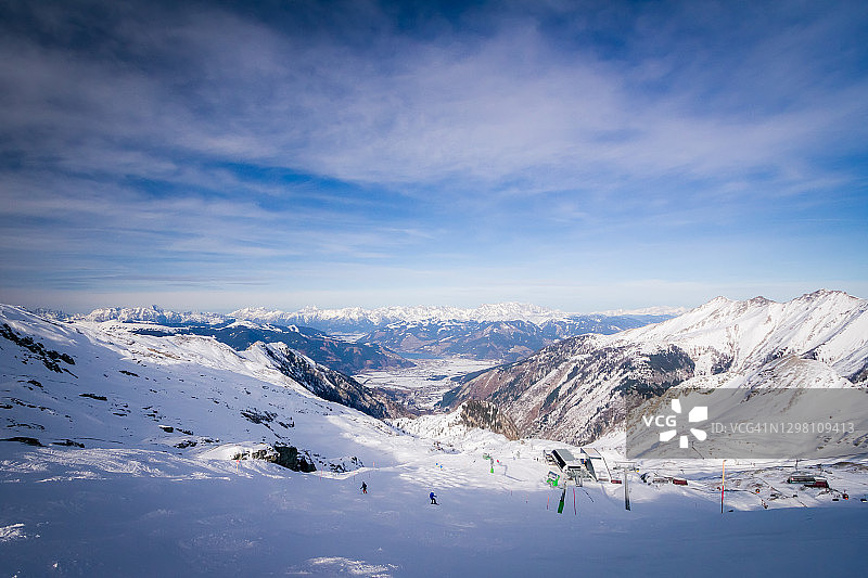 滨湖采尔滑雪胜地全景，卡普伦冰川上的滑雪场，阿尔卑斯山的冬季景观，奥地利图片素材