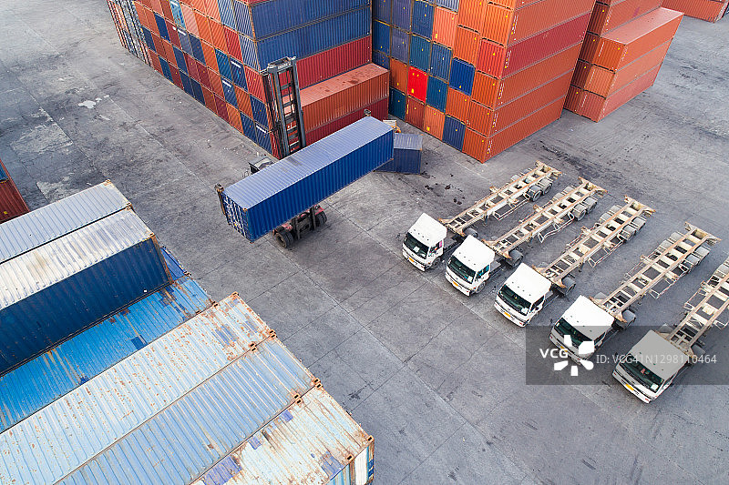 国际集装箱货轮的全球商业进出口物流运输概念图片素材