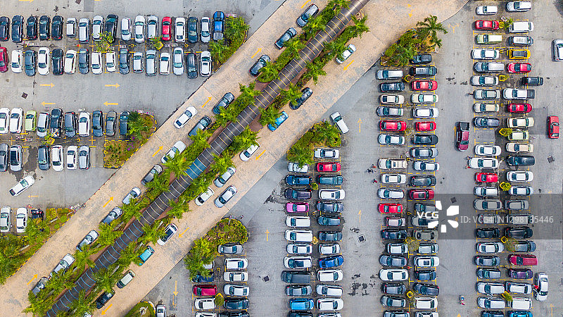 停车场内的大量汽车图片素材