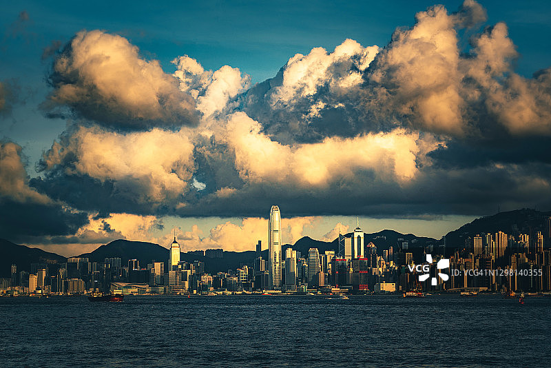 香港城市天际线彩色日落暮光图片素材