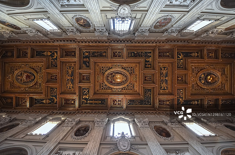罗马圣若望拉特朗大殿天花板细节，意大利拉齐奥图片素材