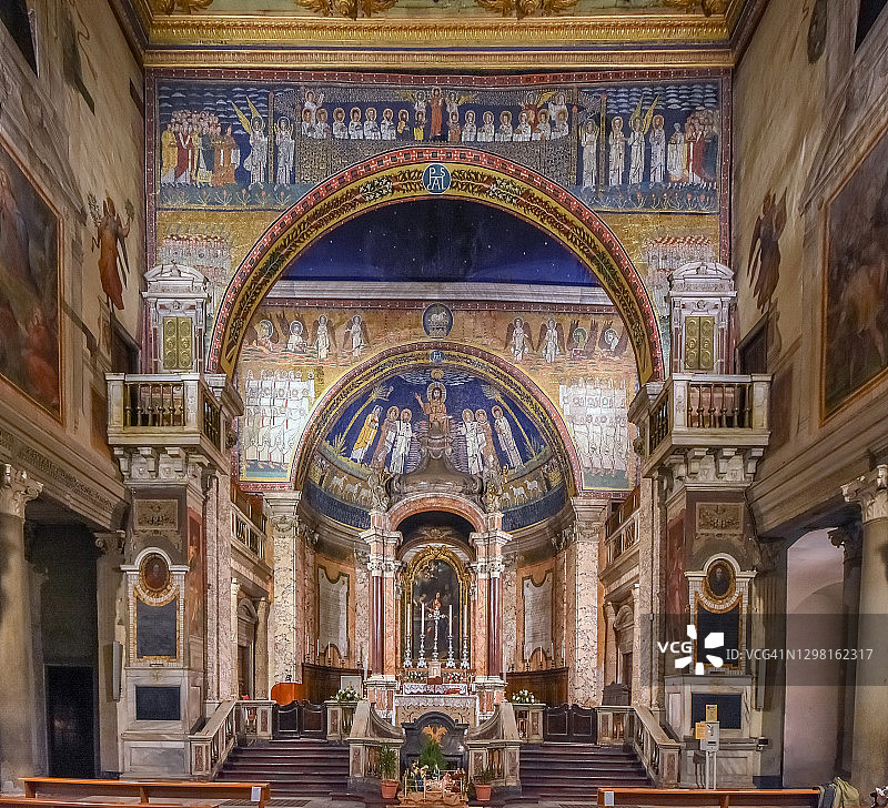意大利拉齐奥罗马圣普拉塞德圣殿内雄伟的中世纪马赛克图片素材
