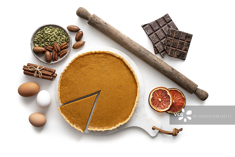 白色背景上的美式烤冬南瓜南瓜派图片素材