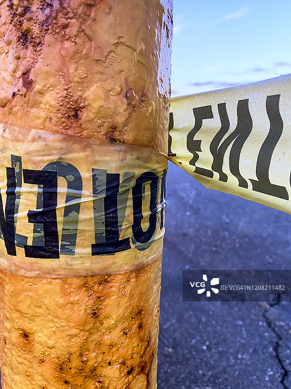 缠绕警戒带的柱子图片素材