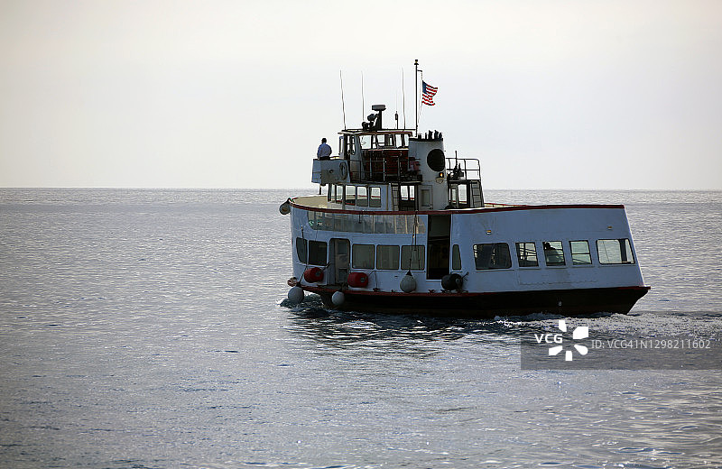 驶向大海的渡轮图片素材