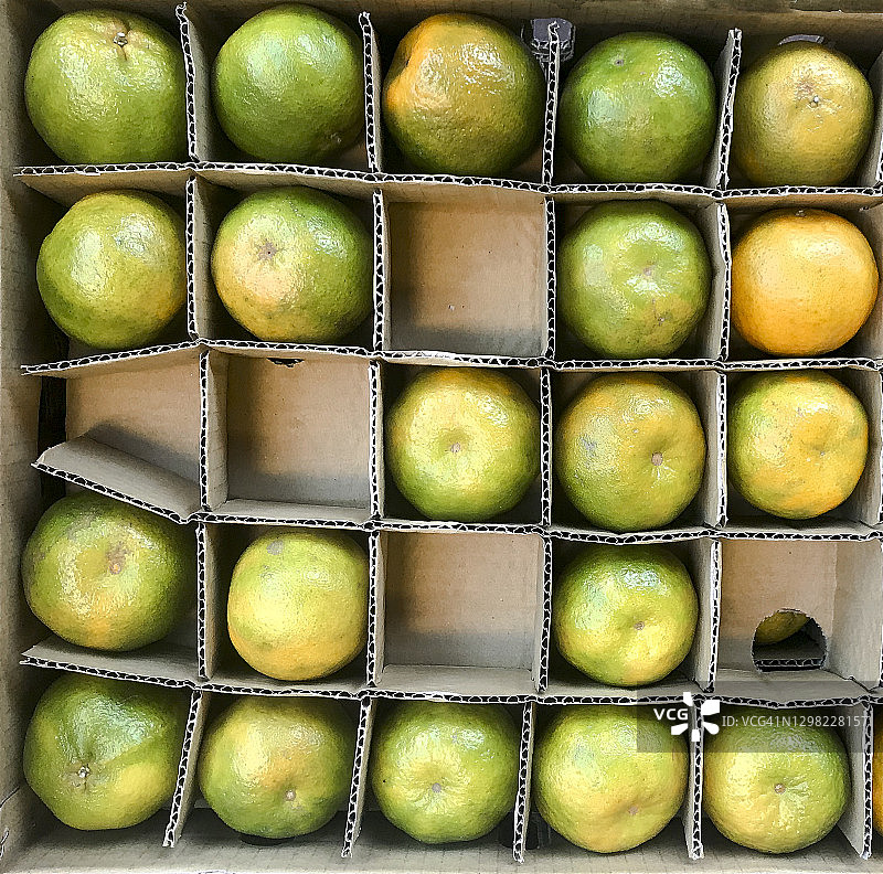一箱青柠图片素材