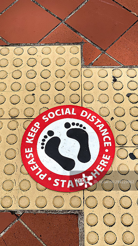 保持社交距离脚印贴纸图片素材