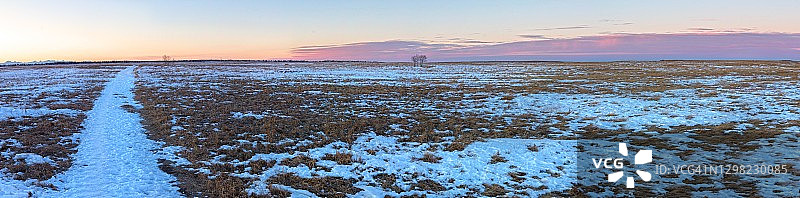 冬季鼻子山步行道上的日落天空图片素材