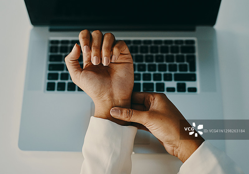 一点压力可以缓解疼痛图片素材