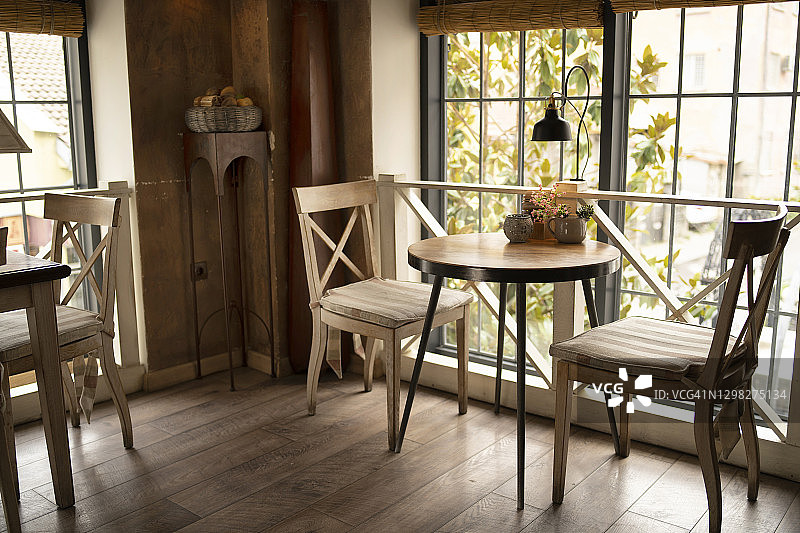 疫情期间空荡荡的餐厅内部图片素材