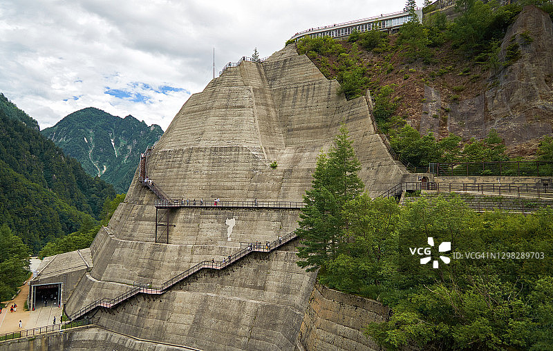 日本立山黑部阿尔卑斯山脉路线水坝的室外楼梯图片素材
