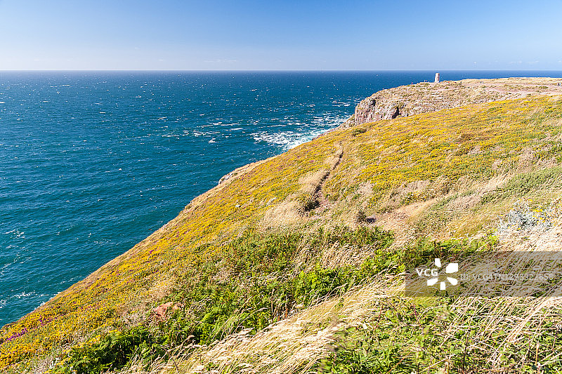 弗雷埃尔海岬灯塔周围的悬崖图片素材