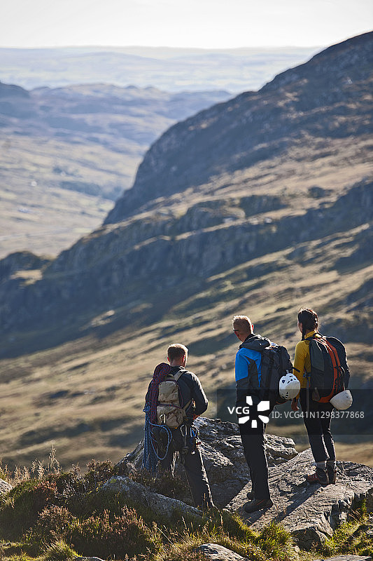 北威尔士特里凡峰的攀岩者图片素材