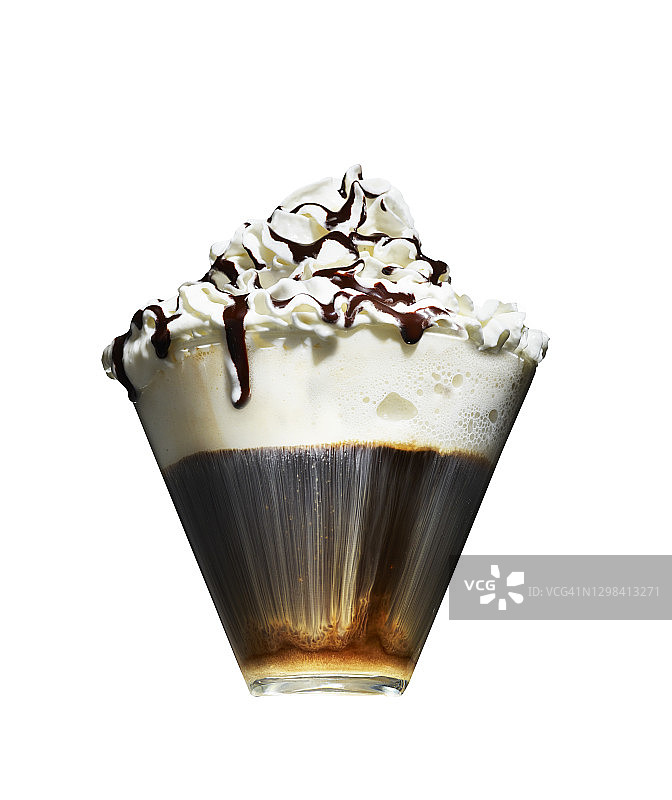 含搅打奶油和巧克力酱的热咖啡图片素材
