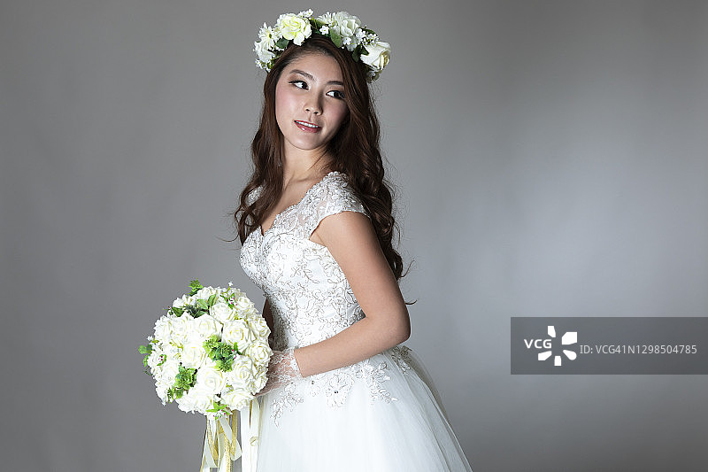 穿婚纱的女人图片素材