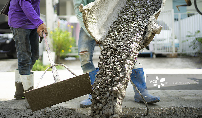 水泥车建筑工地工人施工特写图片素材