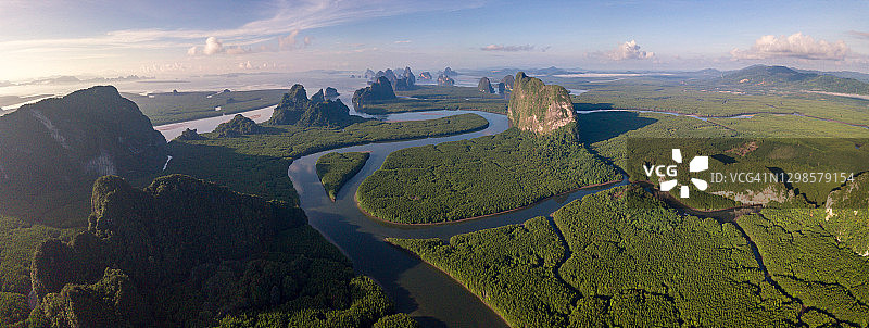 泰国攀牙湾日出时分的360度航拍景观图片素材