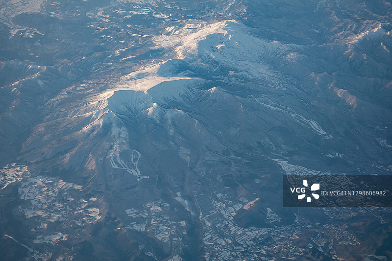 飞机航拍日本宫城县藏王连峰雪景图片素材