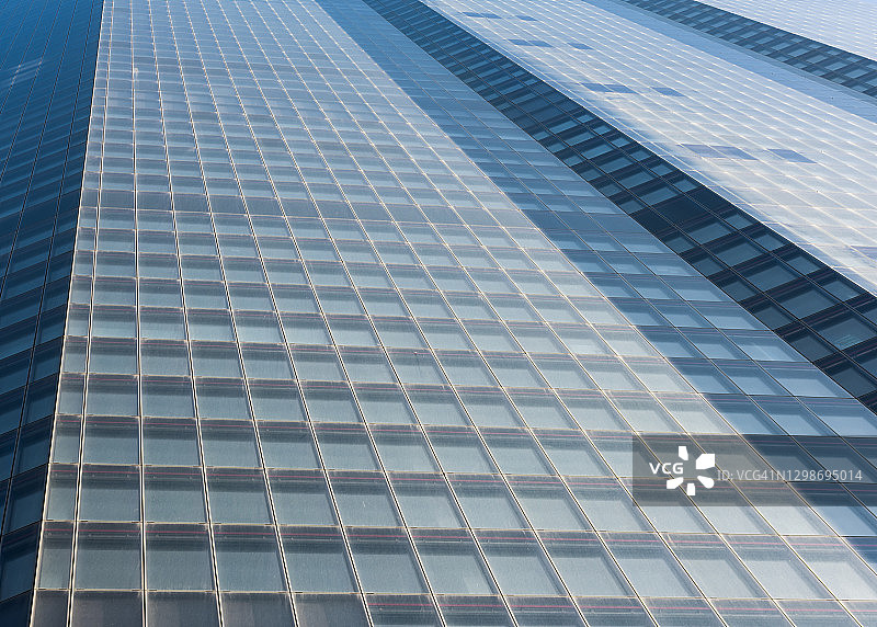 伦敦城市现代摩天大楼的仰视图图片素材