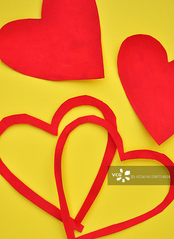 浪漫的红色双心糖果，象征着爱、浪漫和团结图片素材